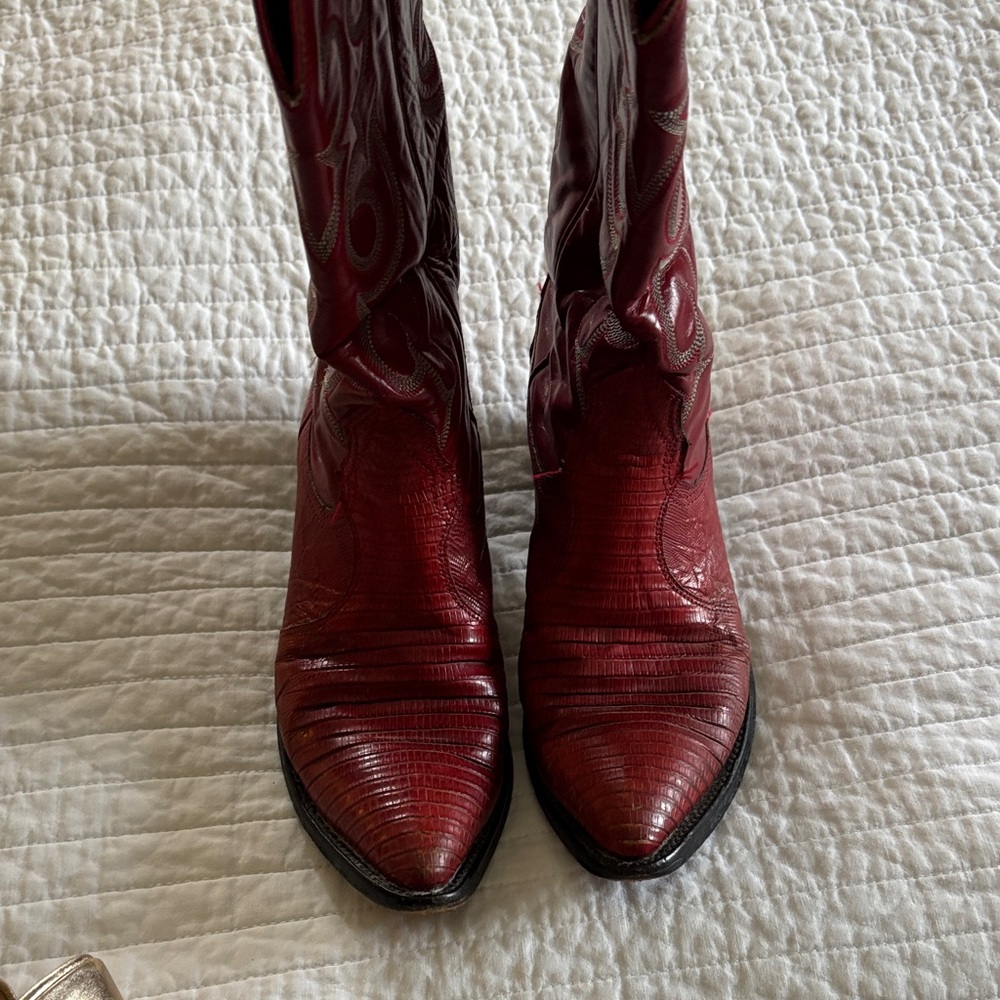 Red Women's Embroidered Western Cowgirl Boots - Picture 3 of 13